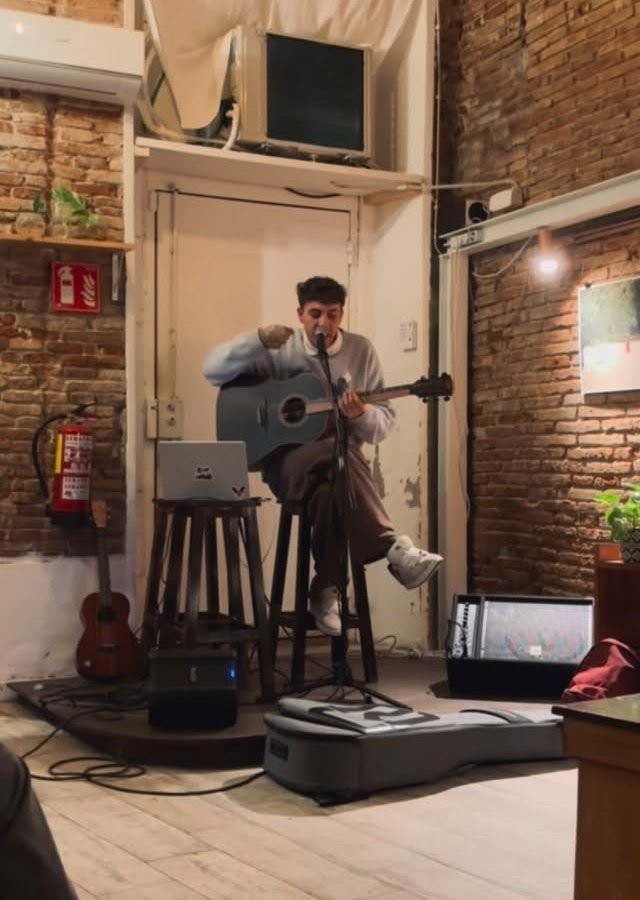 Bruno SNL: cantautor argentino en Barcelona – música en vivo – Ferlandina 26, Raval Barcelona
